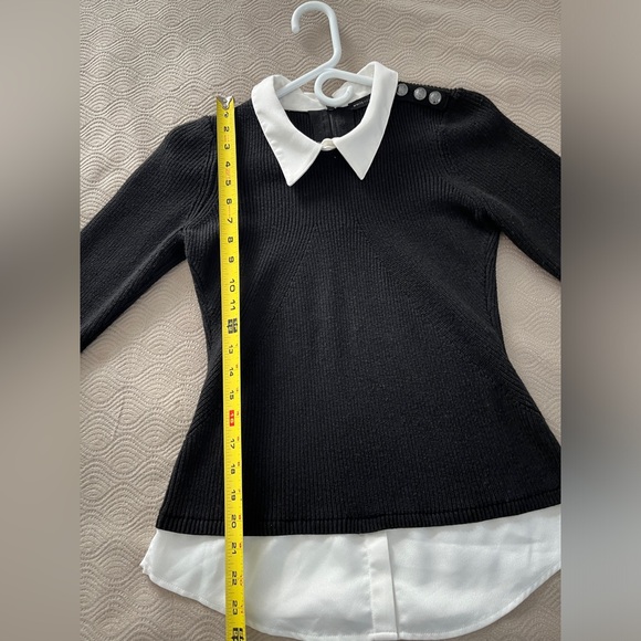 🆕 White House Black Market sweater in black with white collar size small - Picture 5 of 12